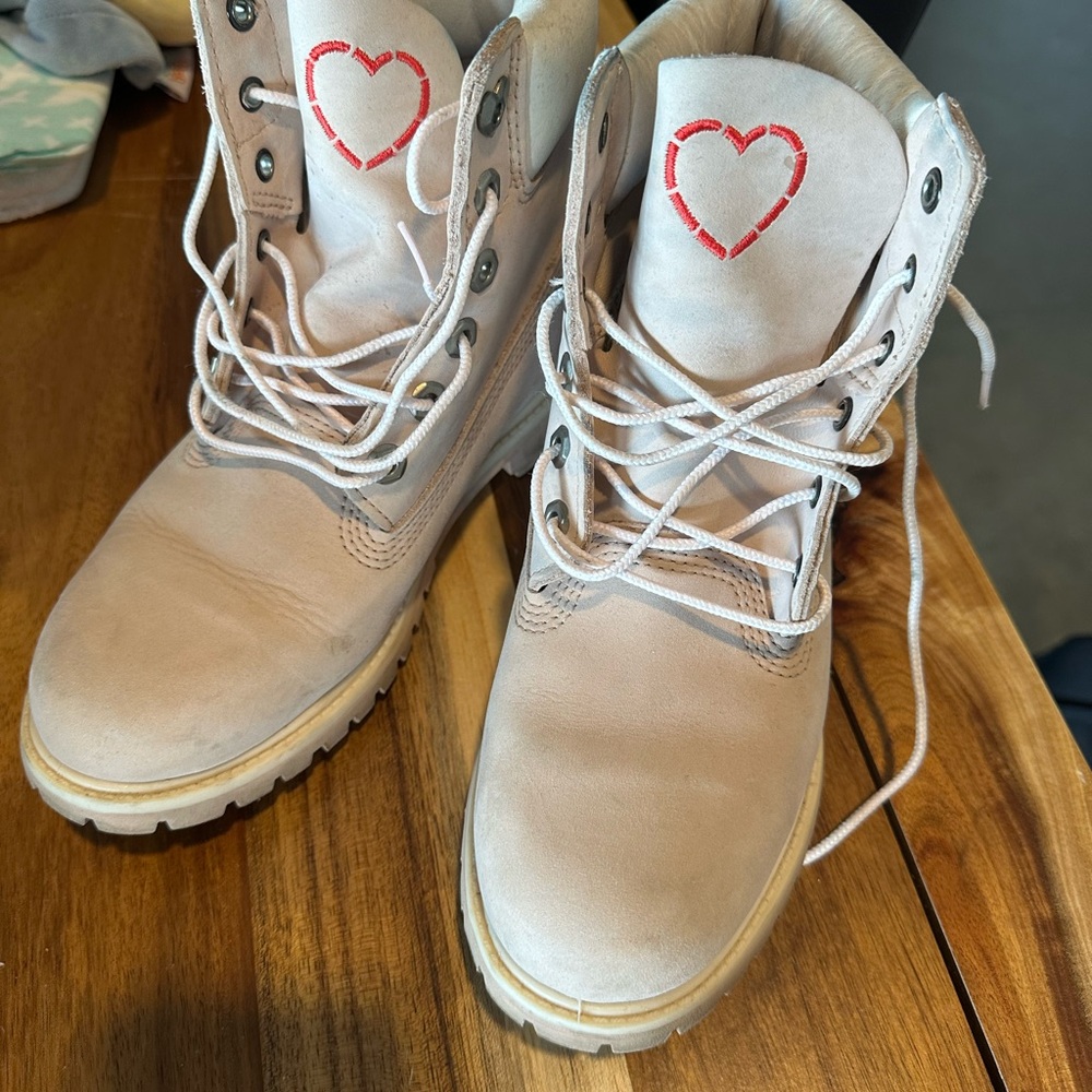 Timberland Light Pink Heart  Boots